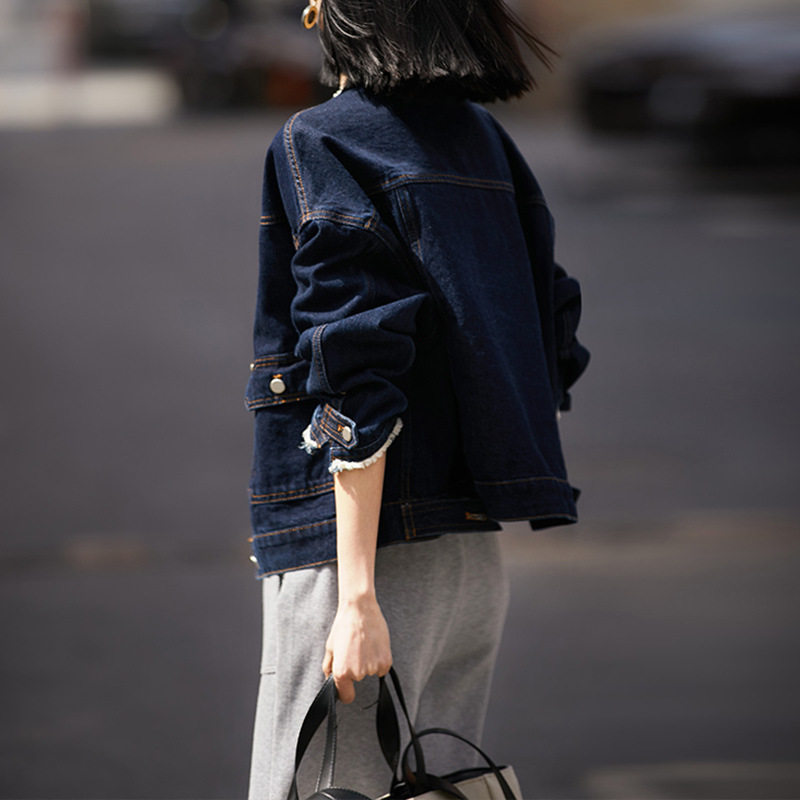 Áo khoác denim nữ cổ tròn tay dài màu xanh đậm phong cách vintage tôn dáng — Màu xanh đậm