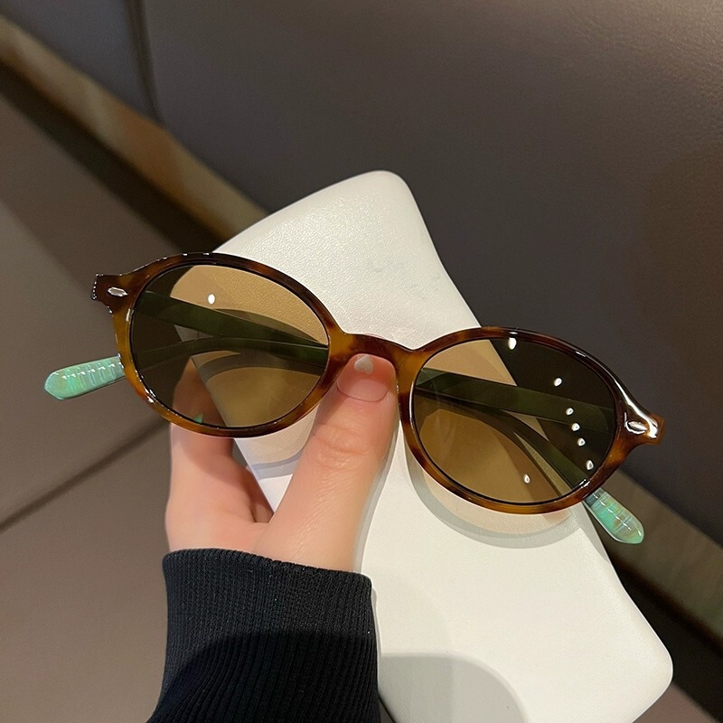 張婧儀同モデルのすっぴんべっこう色の楕円本のオタクのメガネの女性の復古楕円の小さい枠はサングラスに合うことができます。|undefined