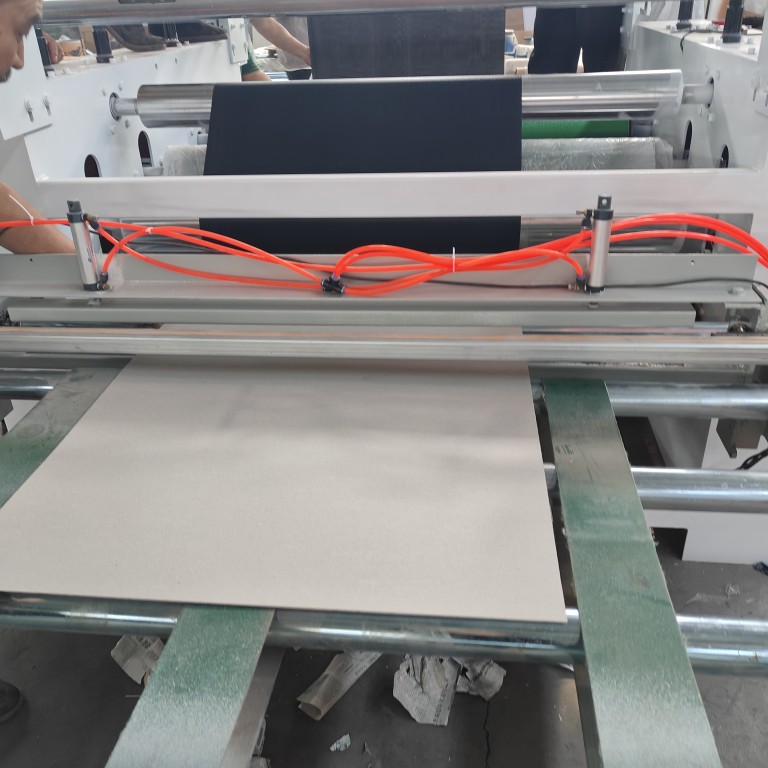 灰纸板牛津布贴合机珍珠棉纸板复合机包装材料冷胶贴合机厂家