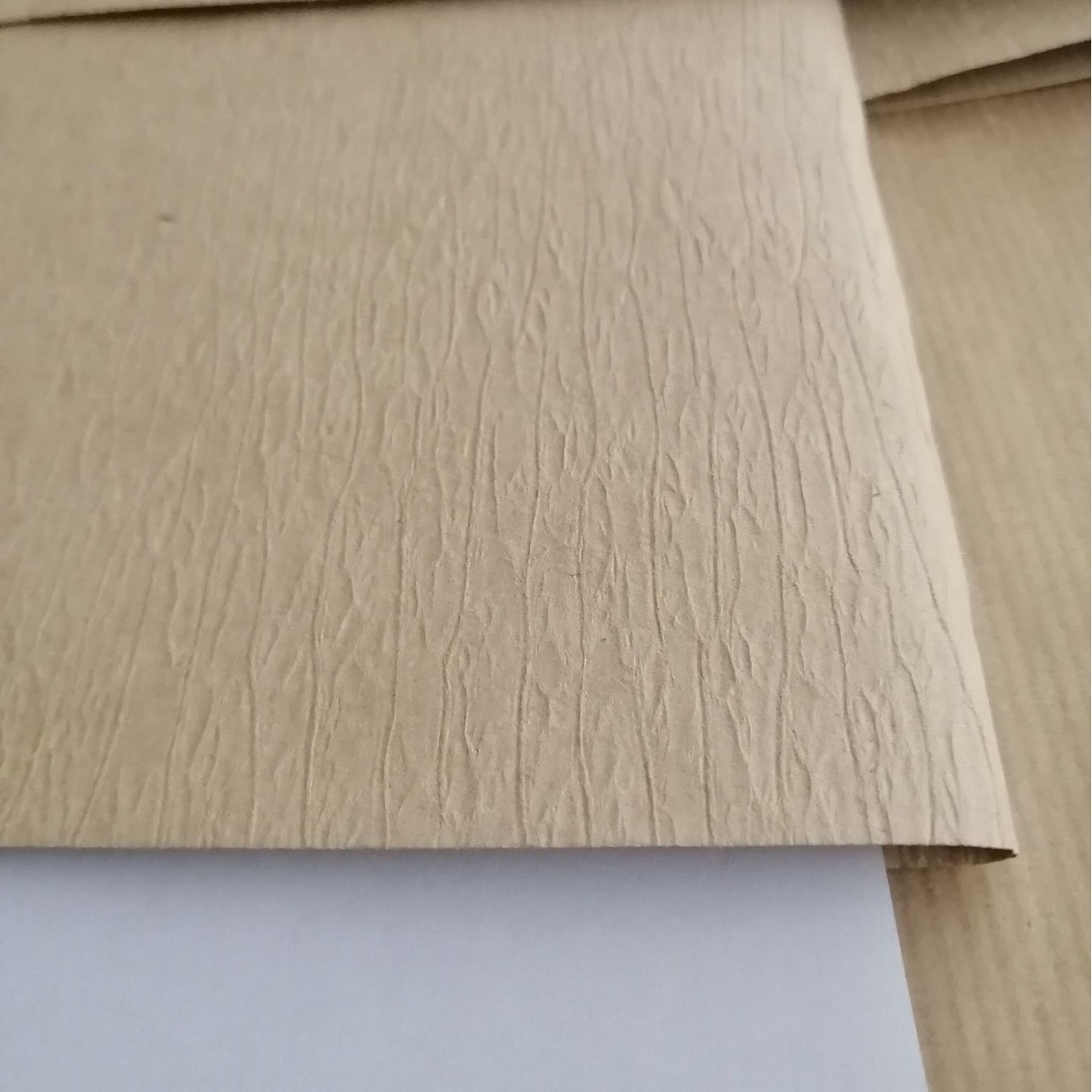 皱纹纸美纹纸常用于礼品包装、花卉装饰、纸艺创作等