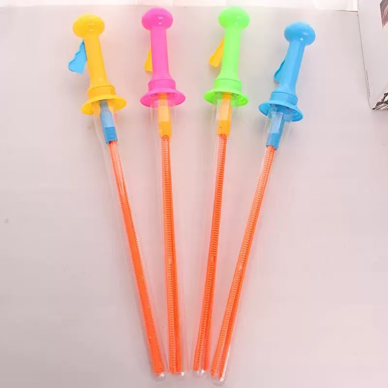 Espada de agua espumosa de gran capacidad juguetes de plástico para niños juguetes de actividad interactiva padres-hijos un dólar y dos dólares al por mayor
