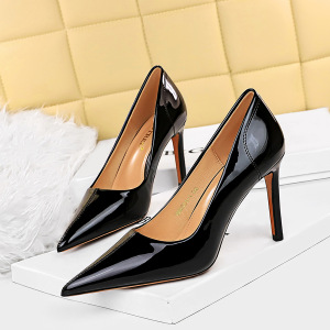 8831-1 the European and American fashion contracted wind sexy nightclub show with high glossy patent leather with shallo