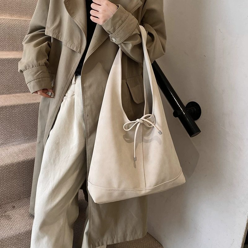 Matte capacious shoulder bag, one-shoulder bag