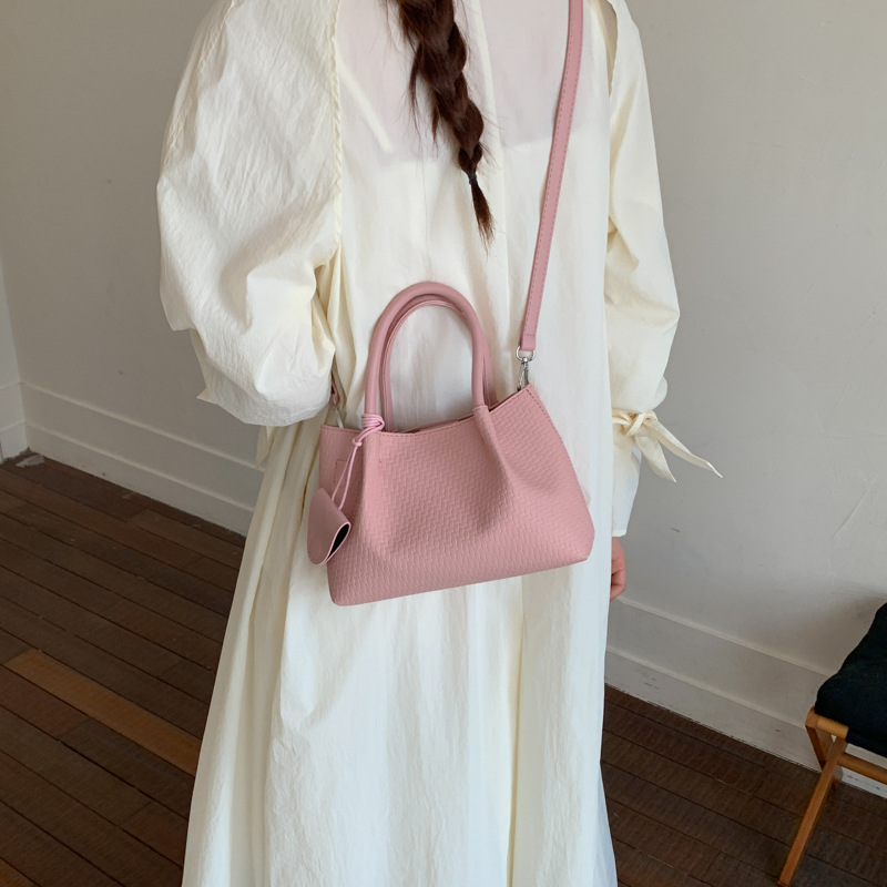 Fresh And Sweet Commuter Shoulder Bag For Women 2026 New Luxury Versatile Handbag Niche Casual Woven Crossbody Bag - Thumbnail 3