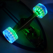 刹那炫彩8灯陆地冲浪板发光轮双排轮滑鞋滑板通用刷街透明彩光轮