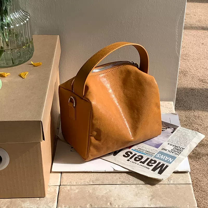 软皮盒子枕头包2026新款小众牛皮牛皮斜挎包女休闲波士顿真皮小包
