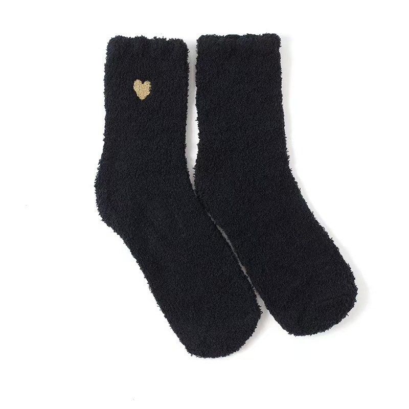 Calcetines hasta la pantorrilla con bordado de corazón en hilo dorado que no se desprende, calcetines cálidos para estar en casa, calcetines de invierno para dormir para mujer, calcetines de felpa coral de fábrica.