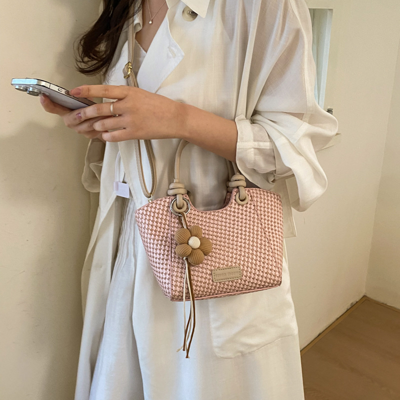 2026 Spring New Arrival Niche Design Woven Handbag For Women, Korean Style Versatile Crossbody Bag, Light Luxury Fashion Commuter Bag - Thumbnail 3