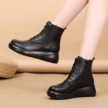 2025中老年女靴低跟松糕底秋冬季圆头百搭低筒秋冬复古妈妈皮短靴