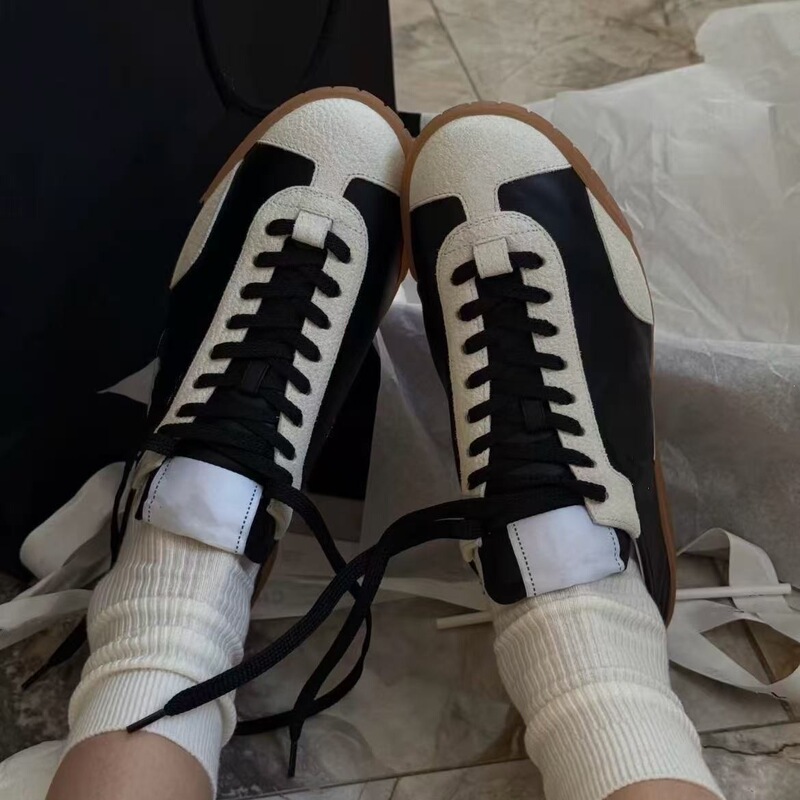 26P Retro Black and White Color-Blocked Calfskin Flat-Soled Dongguan Dingpei Version German Training Shoes Chanel-Style Panda Casual Sneakers 26P Retro Black and White Color-Blocked Calfskin Flat-Soled Dongguan Dingpei Version German Training Shoes Chanel-Style Panda Casual Sneakers