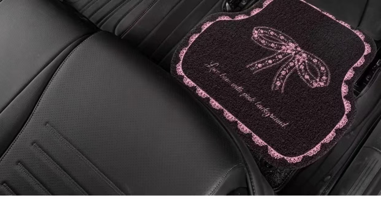 Car mat wire ring main driving cartoon anti-dirty anti-skid full set of all-car four-season universal foot mat wholesale