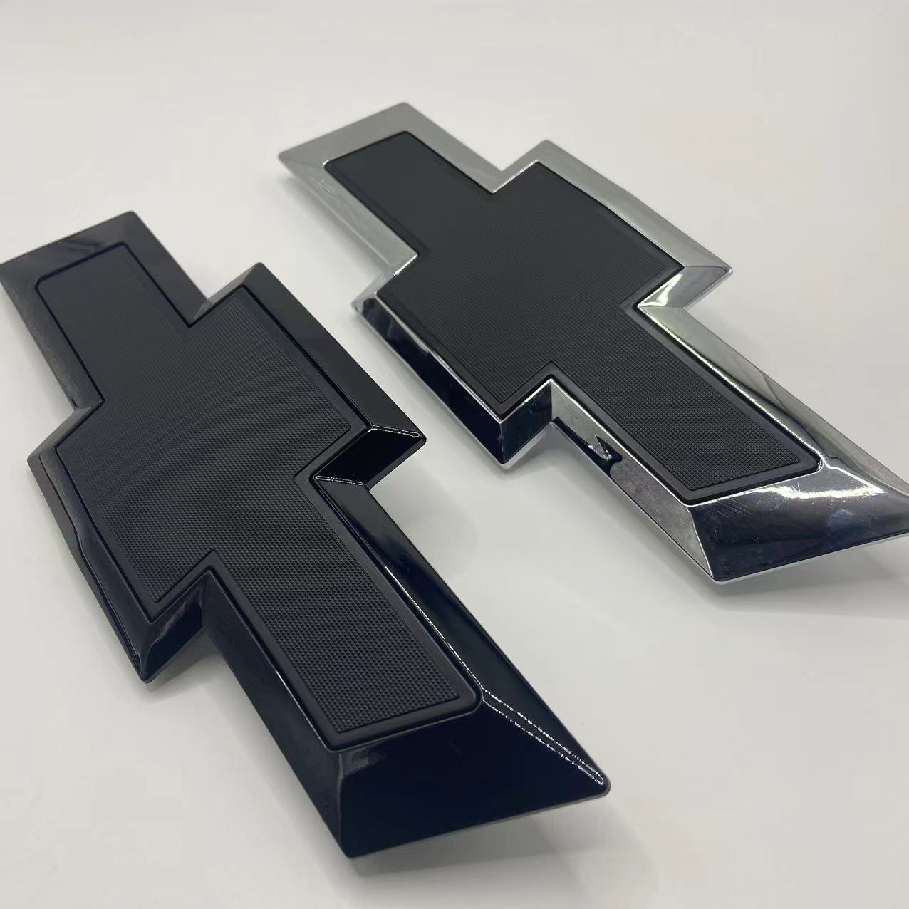 Suitable for Chevrolet pickup truck SILVERADO front and rear car logo Solod modified middle net logo rear trunk labeling