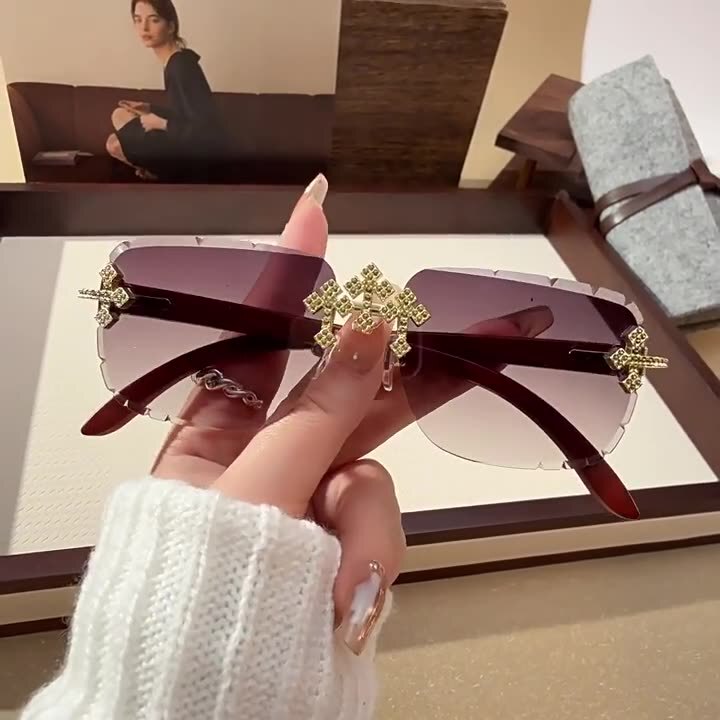 クロスボーダー女性ファッション縁なしサングラス枠高級感レースにドリルレンズを入れるファッション屋外街拍|undefined