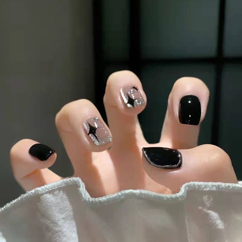 Pure hand-worn nail nail art finished fake nails short student black sweet cool detachable reusable Pure hand-worn nail nail art finished fake nails short student black sweet cool detachable reusable