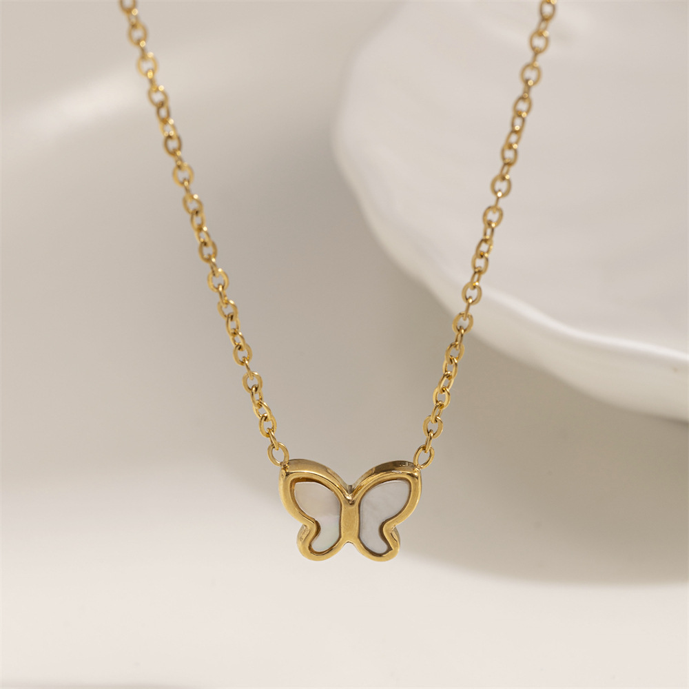 Taena collar de acero inoxidable de estilo europeo y americano apilado para llevar una cadena de clavícula de concha de mariposa de alta calidad para mujer al por mayor transfronteriza