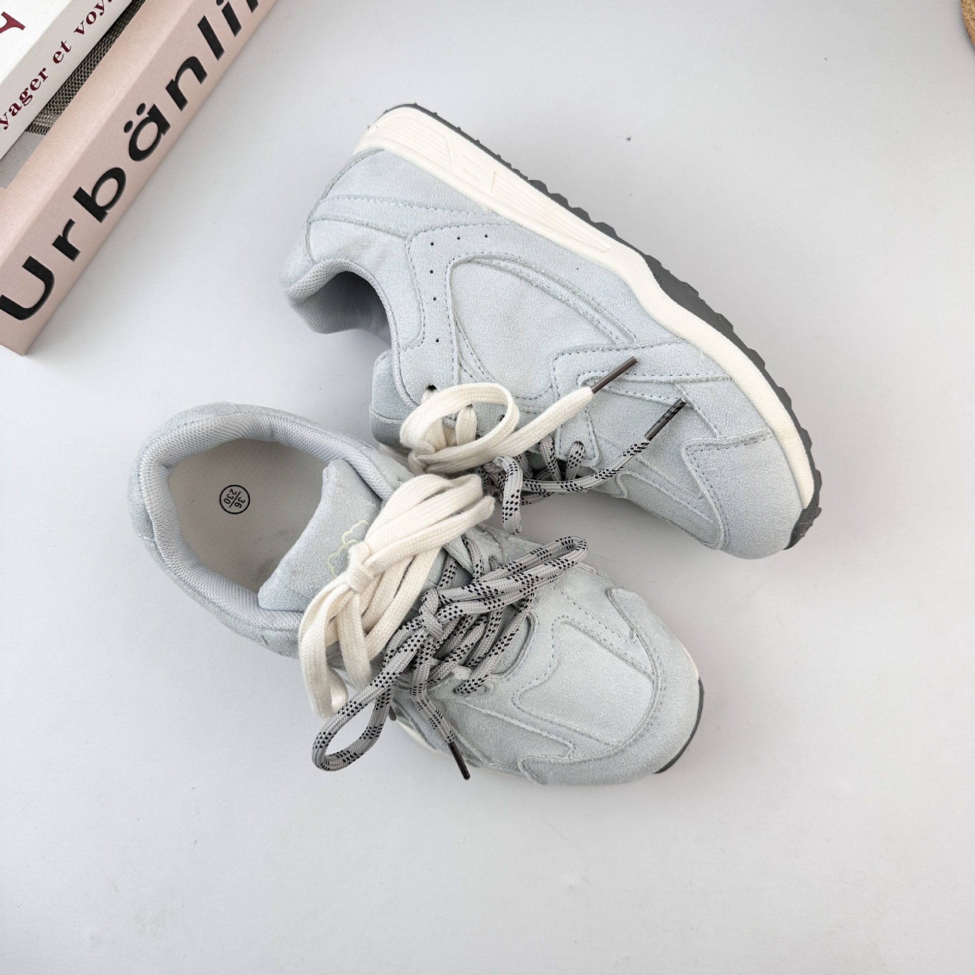 Yuanbo 2025 otoño nuevos estudiantes pequeños zapatos blancos universales de mujer coreana Agan De-Trainer zapatos de mujer Harajuku