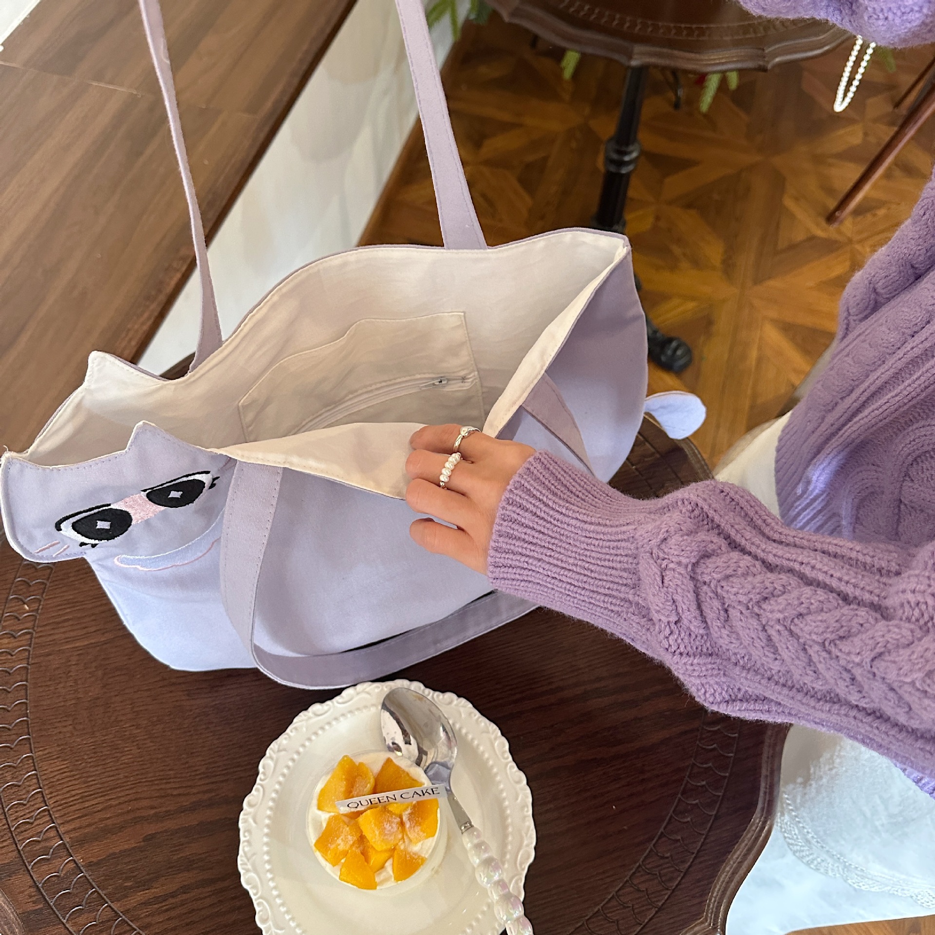 Women's Canvas Cat Cute Square Open Tote Bag display picture 6