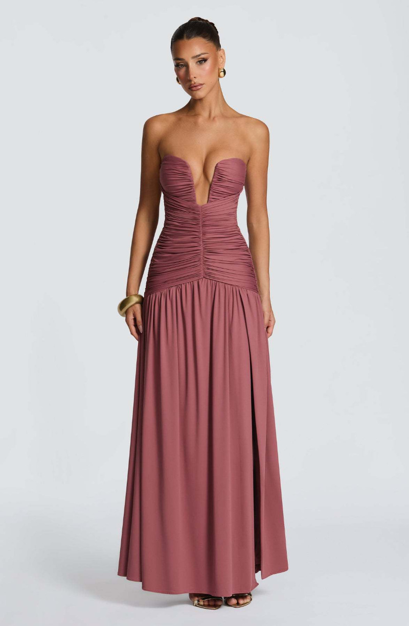 2026 primavera y verano nuevo temperamento de color sólido, pecho alto, plegado, vestido sexy y delgado