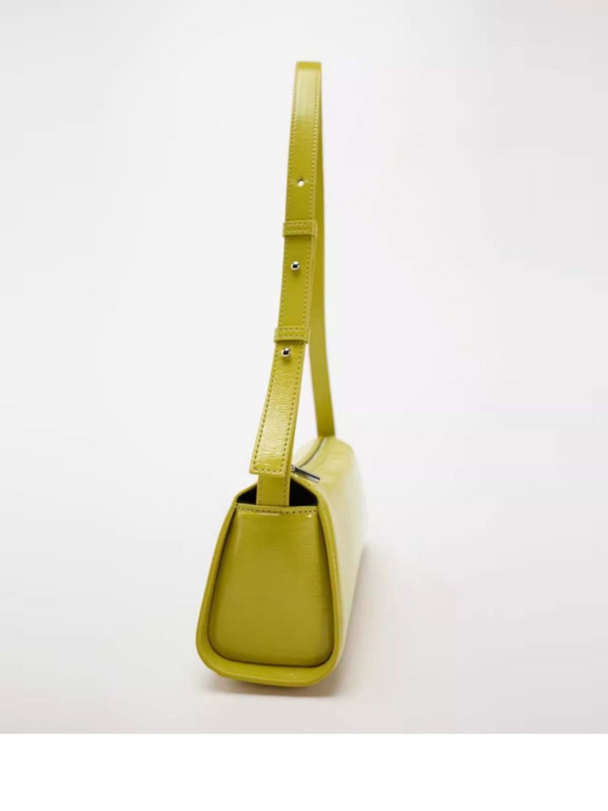 Venta al por mayor transfronteriza ZR casa verano nuevos bolsos de mujer color caramelo todo fósforo simple acolchado un solo hombro axila bolso casual