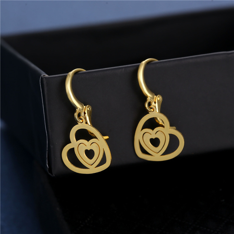 Boucles D&#39;oreilles D&#39;amour Rétro En Acier Inoxydable Mode Ins Style Boucles D&#39;oreilles Personnalisées display picture 4