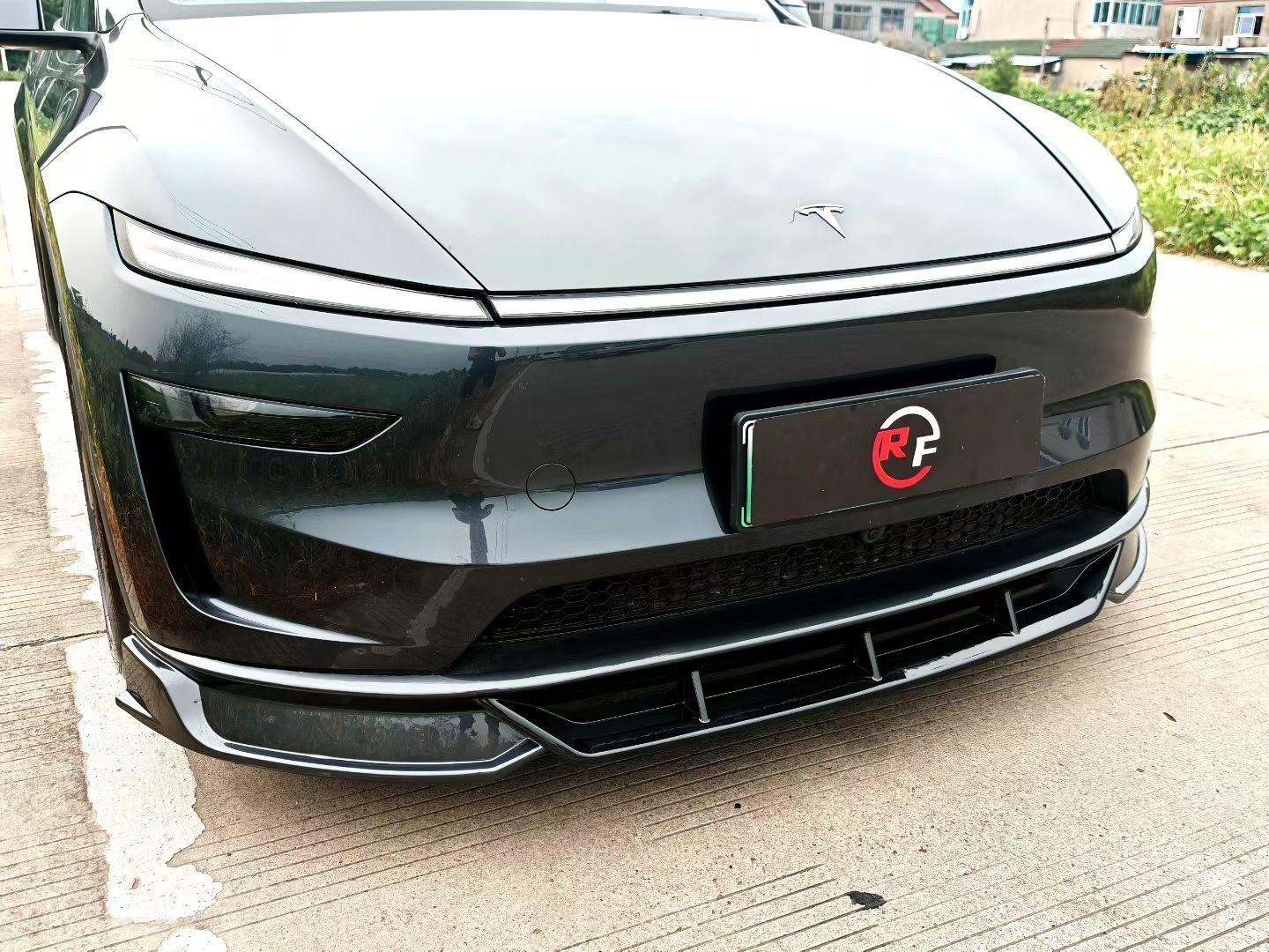 Suitable for Tesla Model Y facelift modification, RF-style small body kit, front and rear lip, front spoiler, side skirts, and rear spoiler upgrade