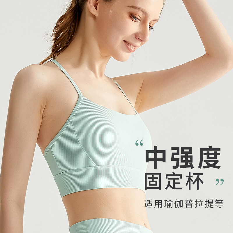 Halter ropa interior deportiva una taza media fuerza hilo sexy correa de hombro delgada belleza espalda fija pecho pad yoga desgaste exterior