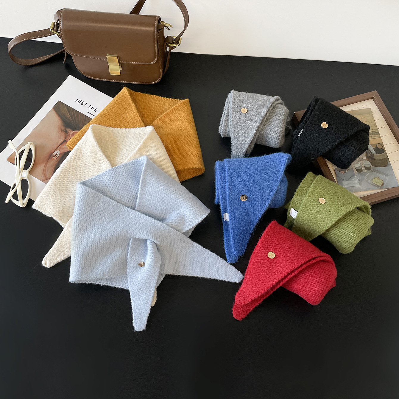 Trendy Korean-style scarf, no-tie crossover design, perfect for autumn and winter, warm and soft triangular scarf with wool blend, small neck scarf