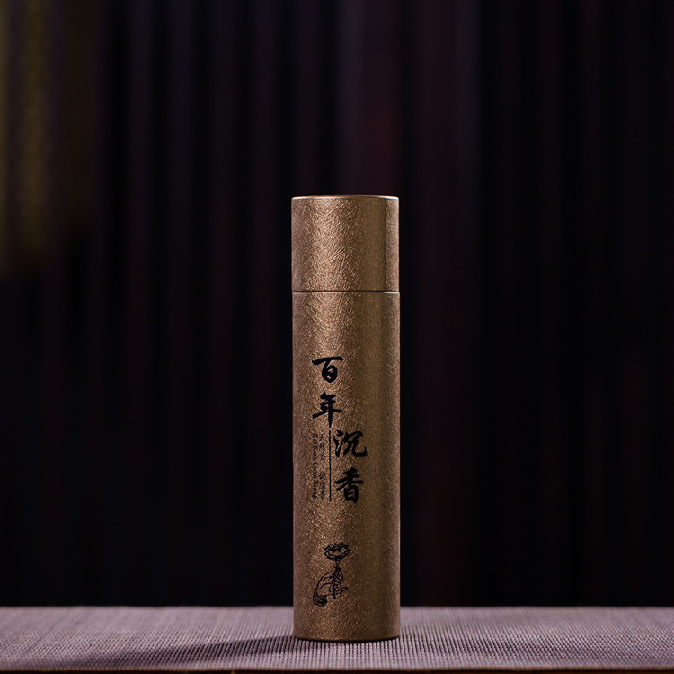 100년 된 침향 400개가 담긴 튜브