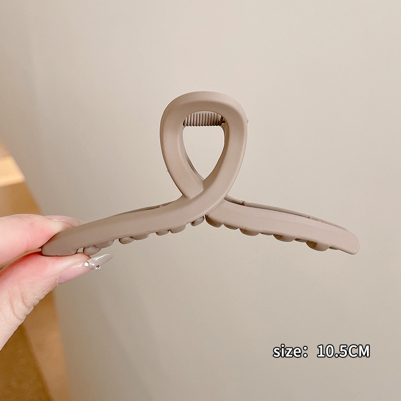 ミルクコーヒー色インスタイル大型サメクリップハイエンドヘアアクセサリー女性のつや消しヘアクリップかわいい卸売|undefined