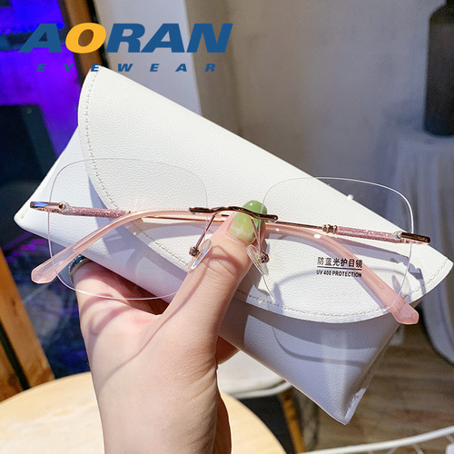 The same type of rimless eyeglasses frame with stars and no makeup for women can be paired with trendy flat glasses for myopia and prescription.