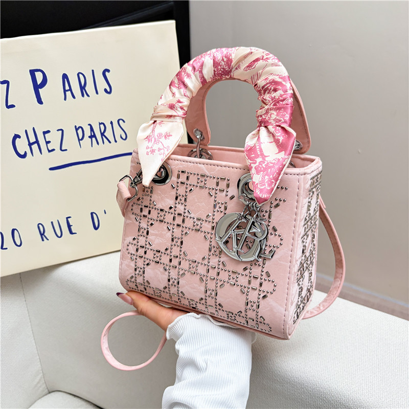 Diamond-Encrusted Princess Diana Bag for Women 2026 New Fashion Quilted Handbag High-End Niche Commuter Shoulder Crossbody Bag