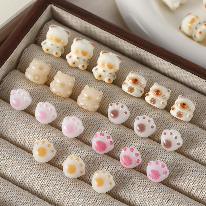 New Imitation White Jade Resin Lucky Cat Loose Beads Cat Paw Beads DIY Accessories Phone Chain Bracelet Accessory Materials New Imitation White Jade Resin Lucky Cat Loose Beads Cat Paw Beads DIY Accessories Phone Chain Bracelet Accessory Materials