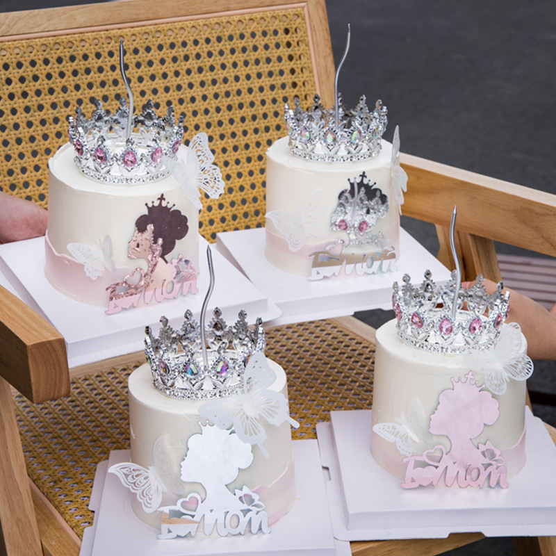 2025 Día de la Madre Gota de agua Diamante Corona Pastel Decoración Adornos Vista trasera Madre Acrílico Plug-in Mariposa Vestir