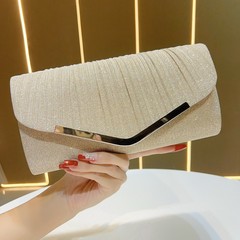 新商品のキラキラ光る百タックのドレスはKTVお姫様のカバンです。パーティーの夜のカバンは斜め掛けの宴会のカバンです。