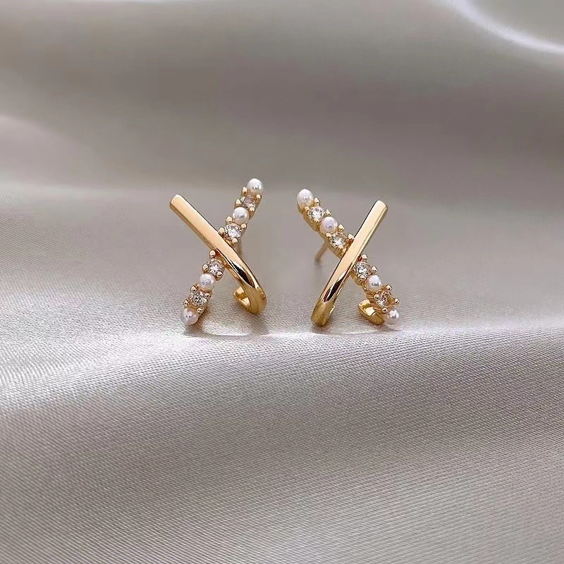 Sophisticated small elegant brand earrings from pearl