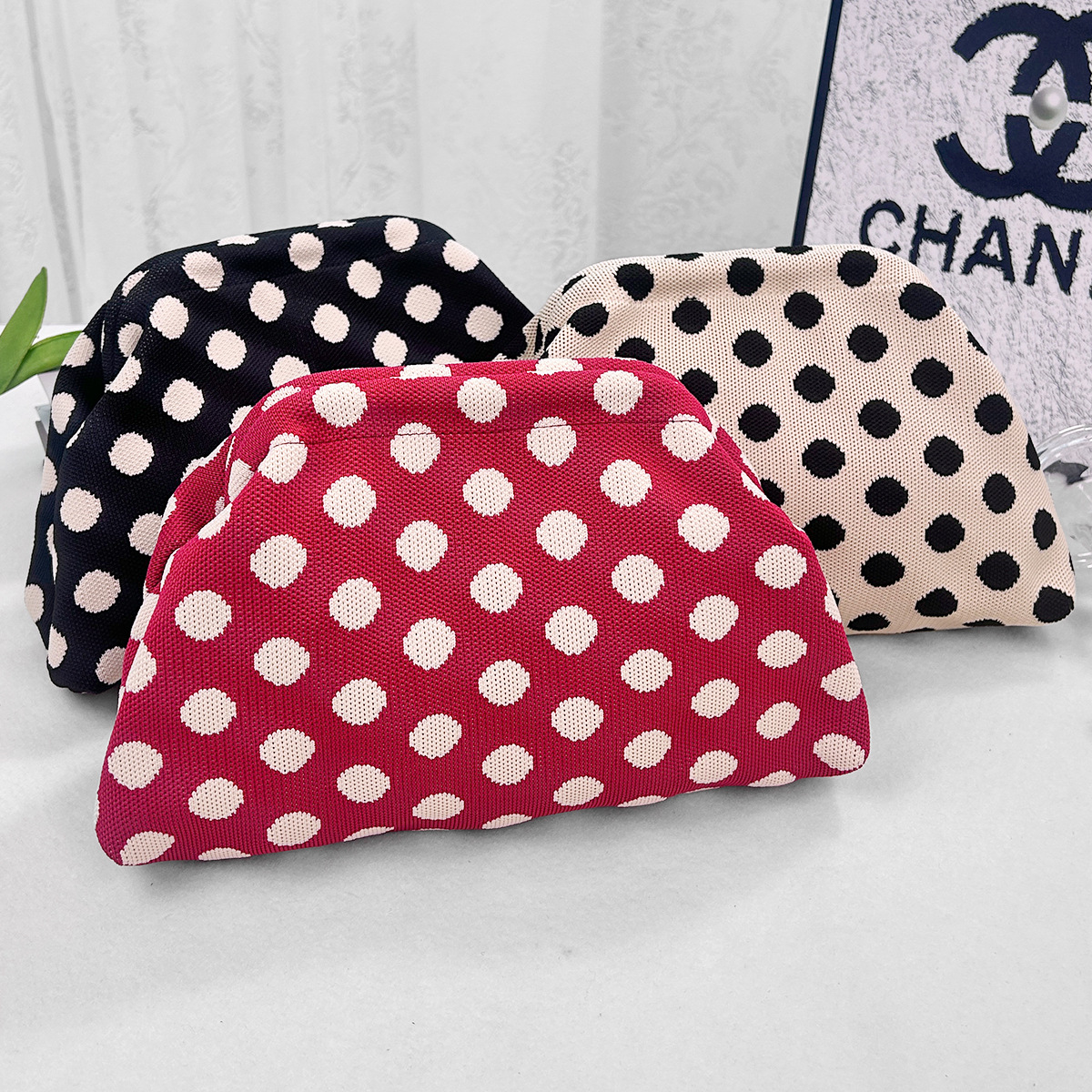 复古波点针织化妆包ins风撞色便携大容量随身化妆收纳手拿包女