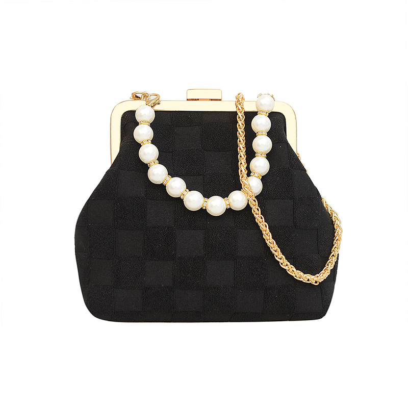 Kleine frische Tasche Damentasche 2023 Winter neue trendige Modekette Umhängetasche Internet-Berühmtheit Perlen-Handclip-Tasche_voghion.com