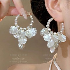 新しいイヤリング2024年超火流蘇ペンダント感超仙花嫁花びらネット赤流行夏森女耳飾り