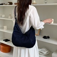 超火特色个性网包斜挎包韩版百搭实用大容量旅行肩带可调饺子包女