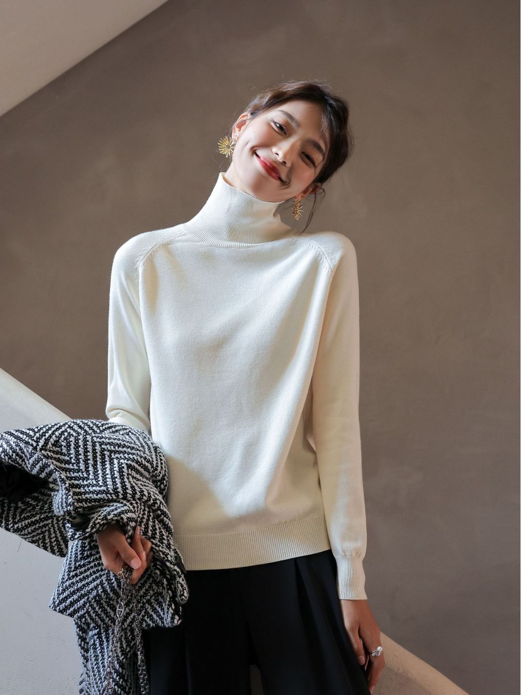 Suéter de punto con cuello medio alto, versátil, corte ajustado, para primavera, otoño e invierno, estilo nuevo 2026, manga larga, capa base elegante para mujer image 4