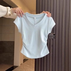 女性のための右肩 V ネック半袖 T シャツ 2025 新しい夏スリムフィットプリーツデザインショートトップ