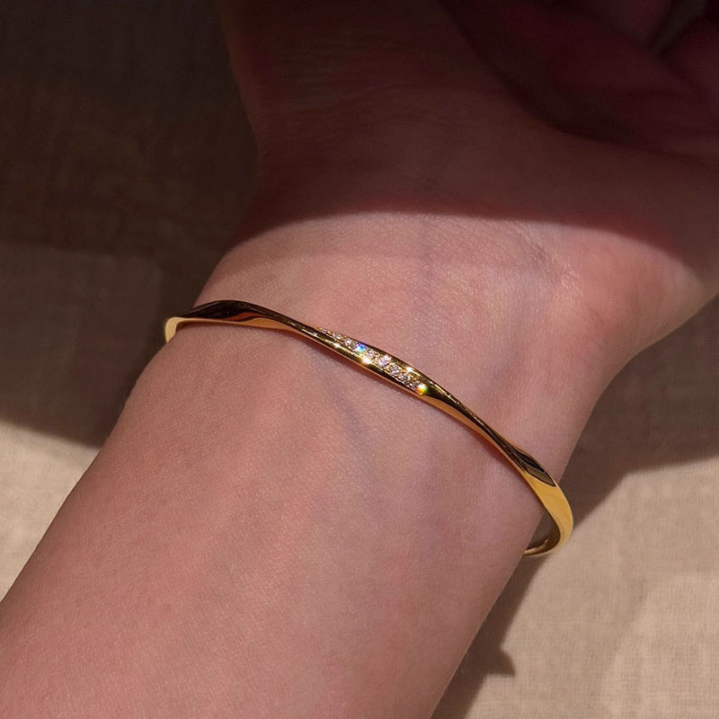 Xiaohongshu's Popular Solid Diamond Mobius Ring Bracelet, High-End Luxury Exquisite Jewelry, Available for Dropshipping
