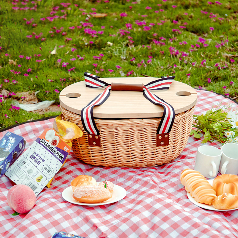Cesta de picnic japonesa transfronteriza personalizada con tapa, caja de picnic de ratán pastoral, red neta, canasta de picnic portátil para acampar al aire libre