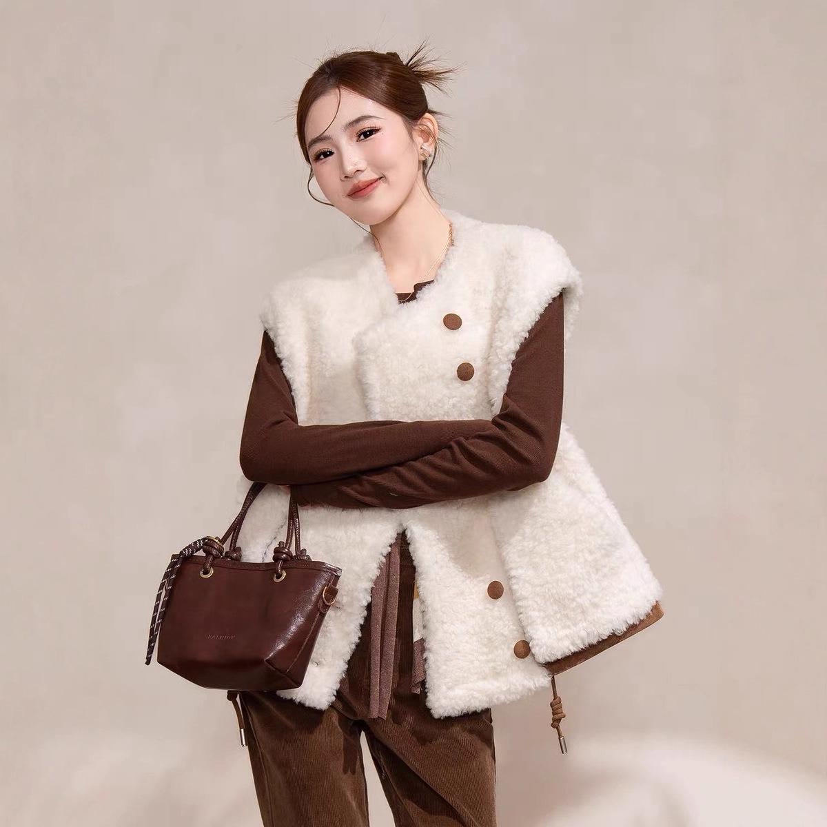 高端纯羊毛皮草马甲女短款真毛羊羔毛马夹皮毛一体背心2025新款