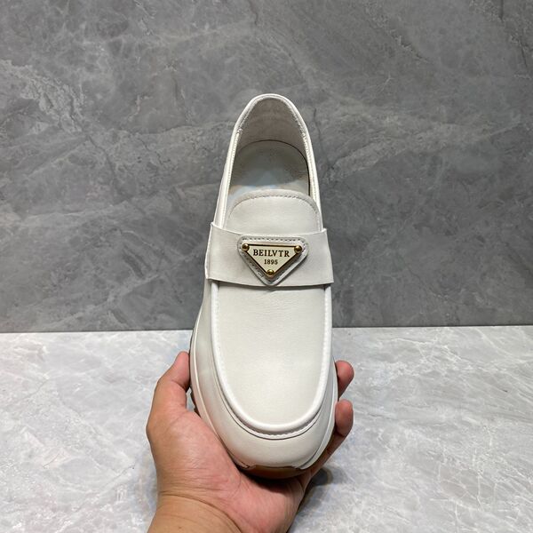 casual footwear