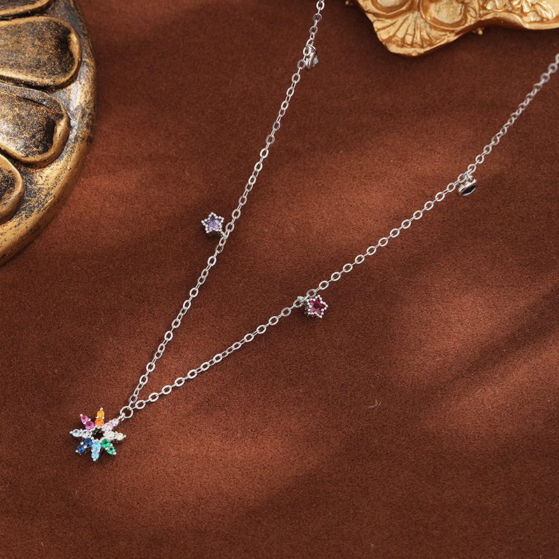 Collar de circón de color gypsophila de plata de ley 925 estrella femenina de cinco puntas brillante de estilo frío cadena de clavícula simple y versátil