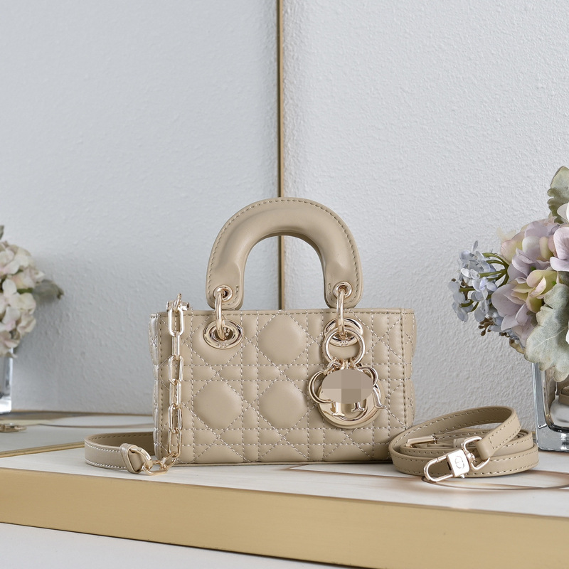 New Lady-D-Joy Horizontal Three-Compartment Bag, Hand-Held, Shoulder, and Crossbody Classic Versatile Bag New Lady-D-Joy Horizontal Three-Compartment Bag, Hand-Held, Shoulder, and Crossbody Classic Versatile Bag