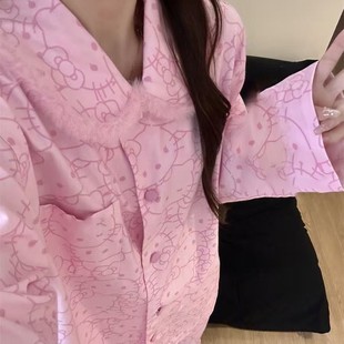 �n���ɫ����Kitty؈˯��Ů�ﶬ����ů�Ӻ�½q���b����Ů�Ҿӷ�