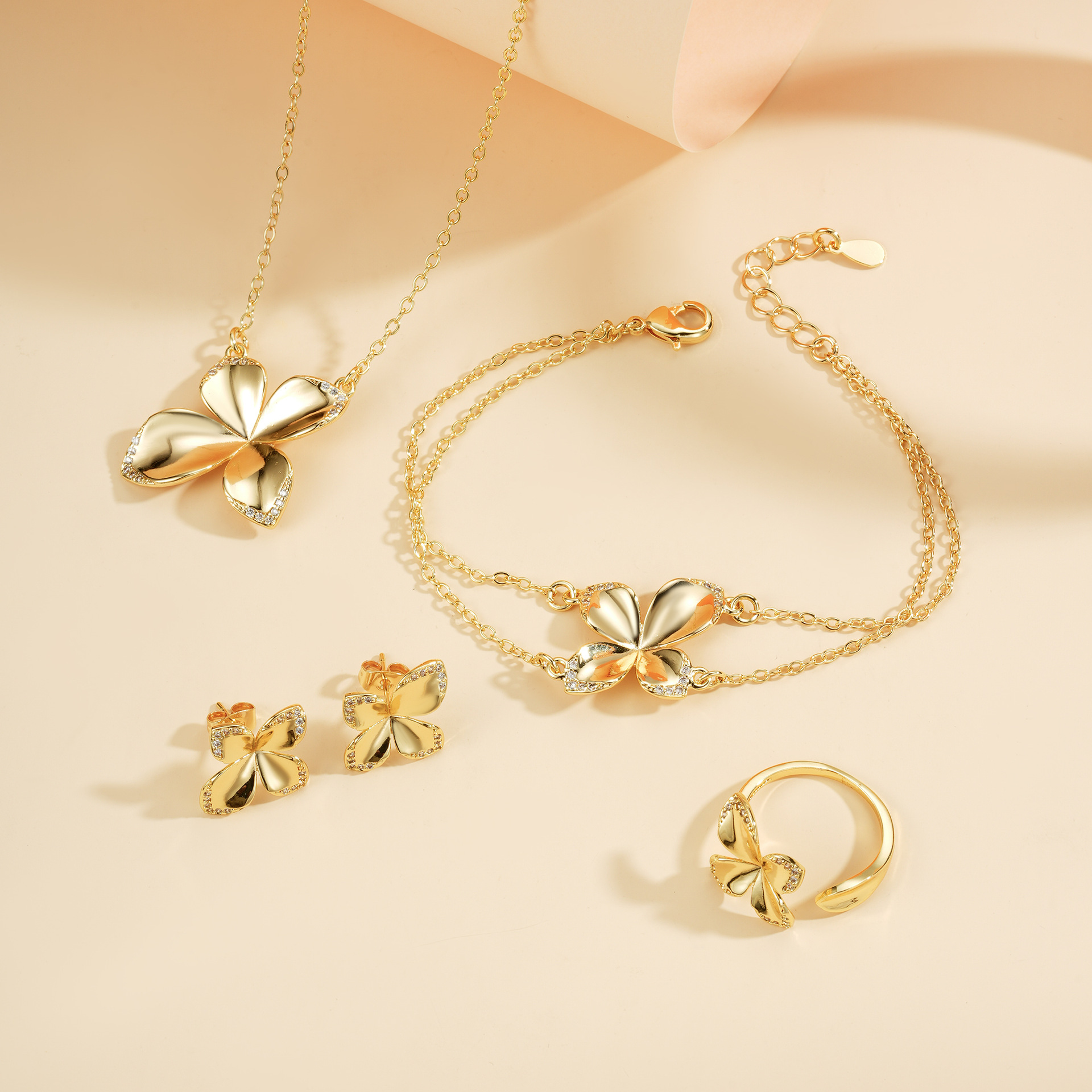 Juegos de joyería de explosión transfronteriza Brazalete de cuatro hojas anillo pendientes colgante collar regalos navideños juegos de cuatro piezas