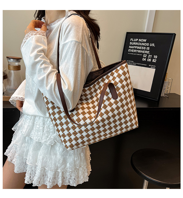 Casual commuting women's bag 2025 Spring checkered simple, stylish and trendy single-shoulder crossbody bag tote bag full figure